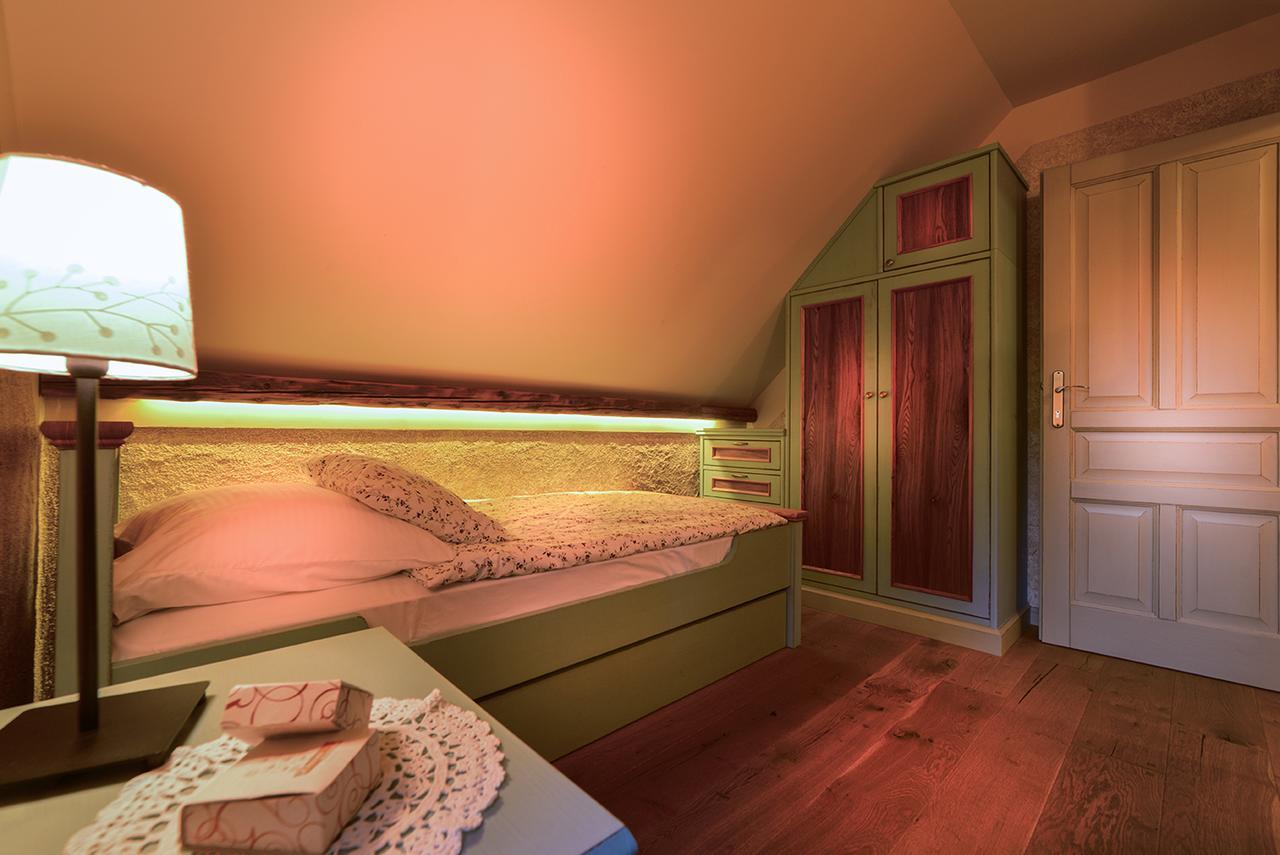Villa Les With Hot Tub & Sauna Brežice エクステリア 写真